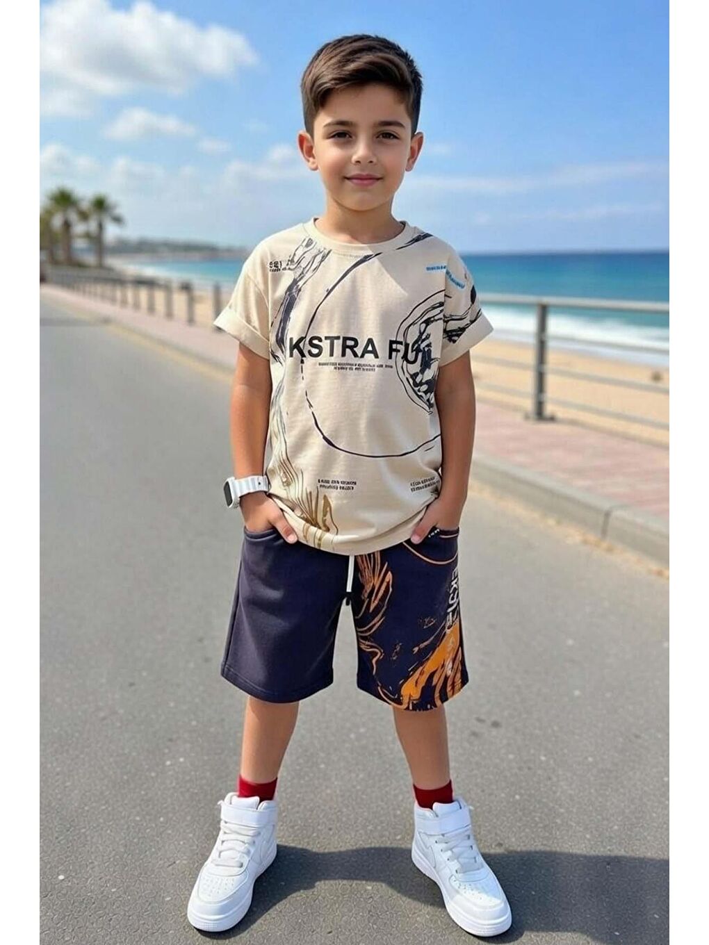 Erkek Çocuk Üzerinde Şekiller ve Fun Yazı Baskılı Bej Tişört Şortlu Takım-2