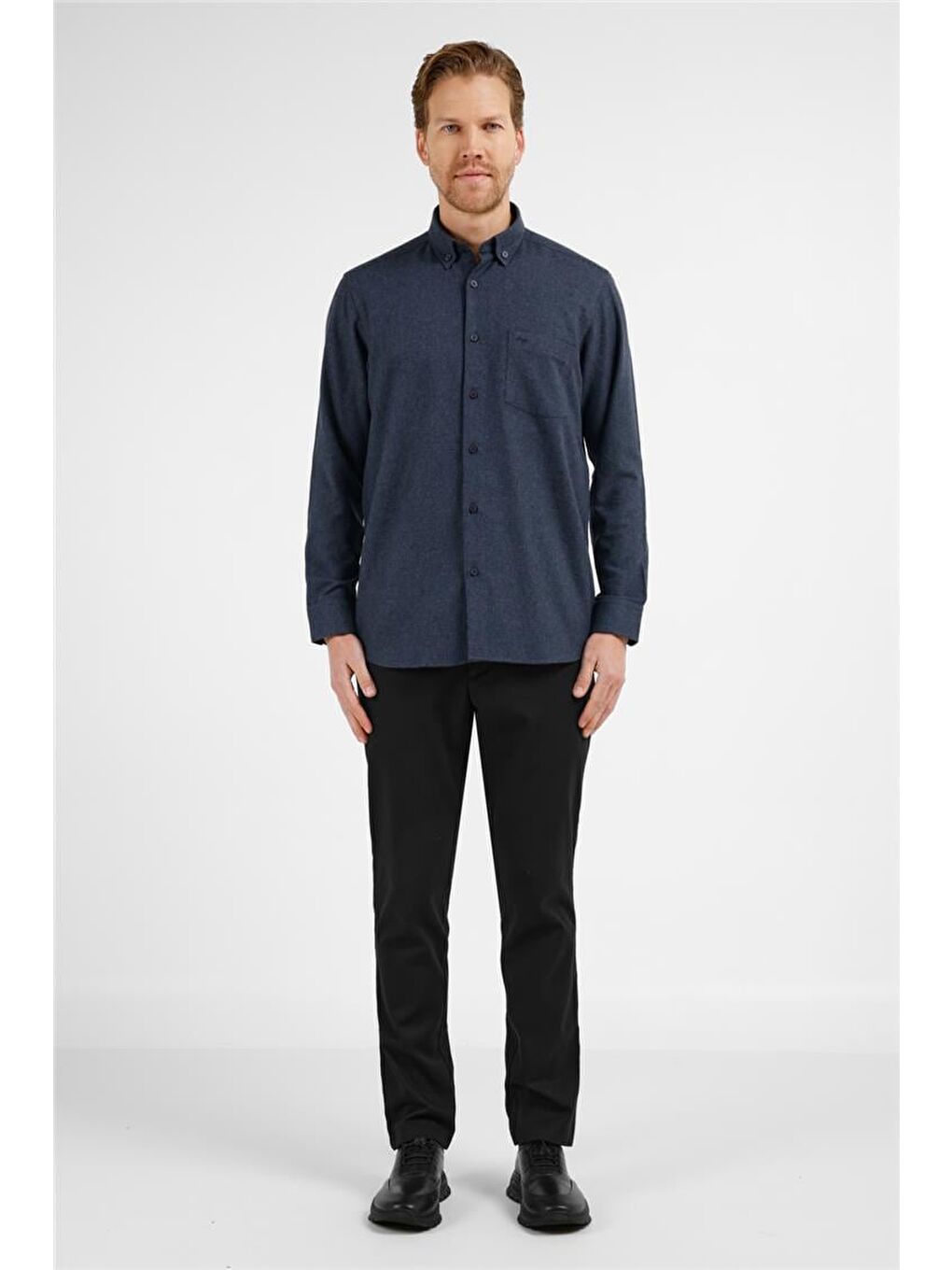 Lacivert Düğmeli Yaka Uzun Kol Cepli Comfort Fit Pamuklu Gömlek 1004255234-1