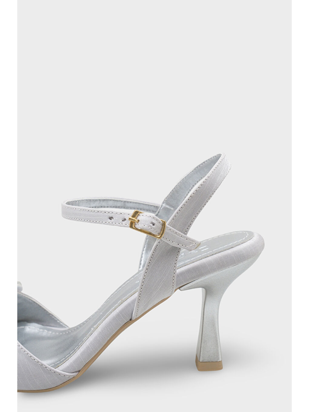 Gri Cissie Sivri Burunlu Taşlı Bilekten Bantlı Saten Orta Topuklu Kadın Ayakkabı-3