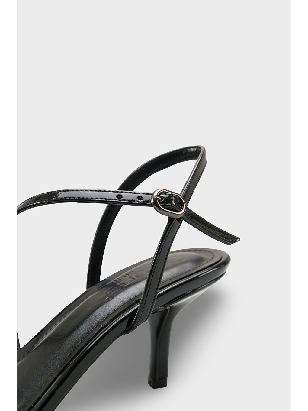 Siyah Vanna Yuvarlak Burunlu Bantlı Orta Topuklu Kadın Ayakkabı-3