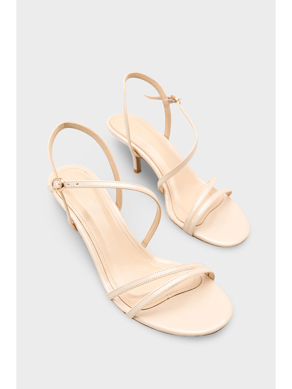 Ekru Vanna Yuvarlak Burunlu Bantlı Orta Topuklu Kadın Ayakkabı-1