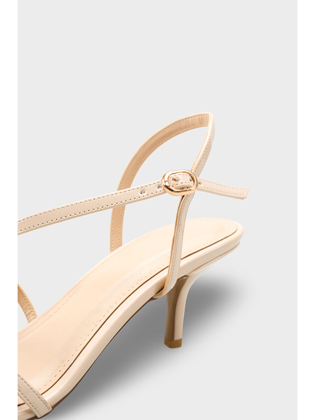 Ekru Vanna Yuvarlak Burunlu Bantlı Orta Topuklu Kadın Ayakkabı-3