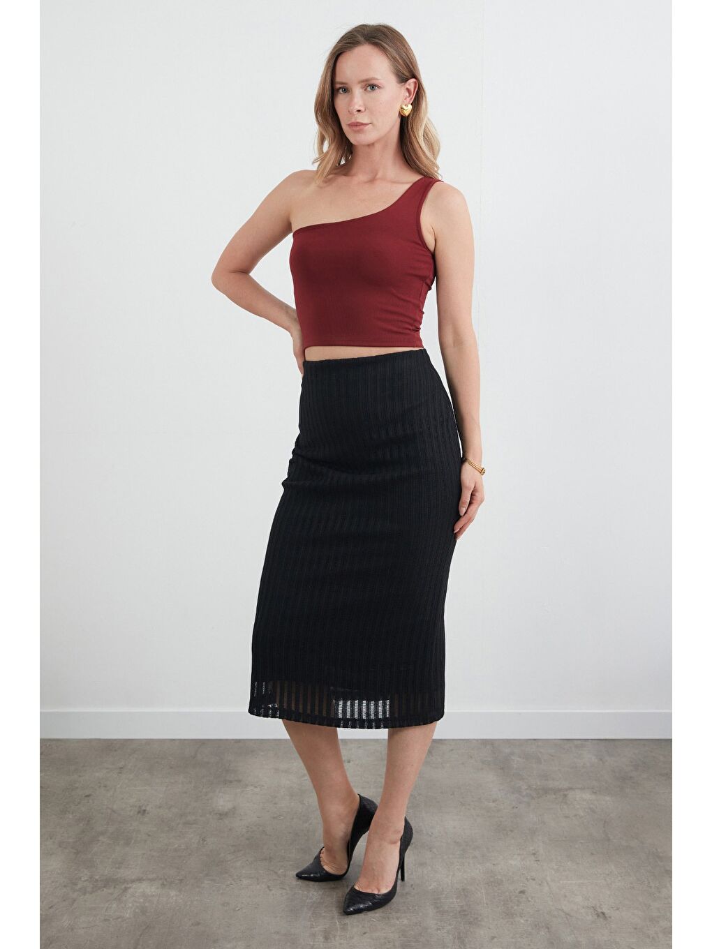 Siyah Beli Lastikli Triko Etek