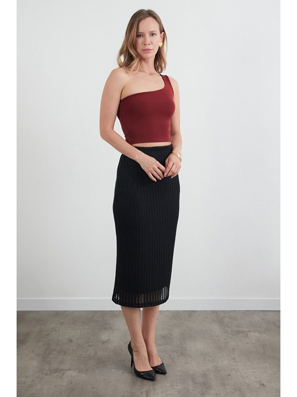 Siyah Beli Lastikli Triko Etek-2