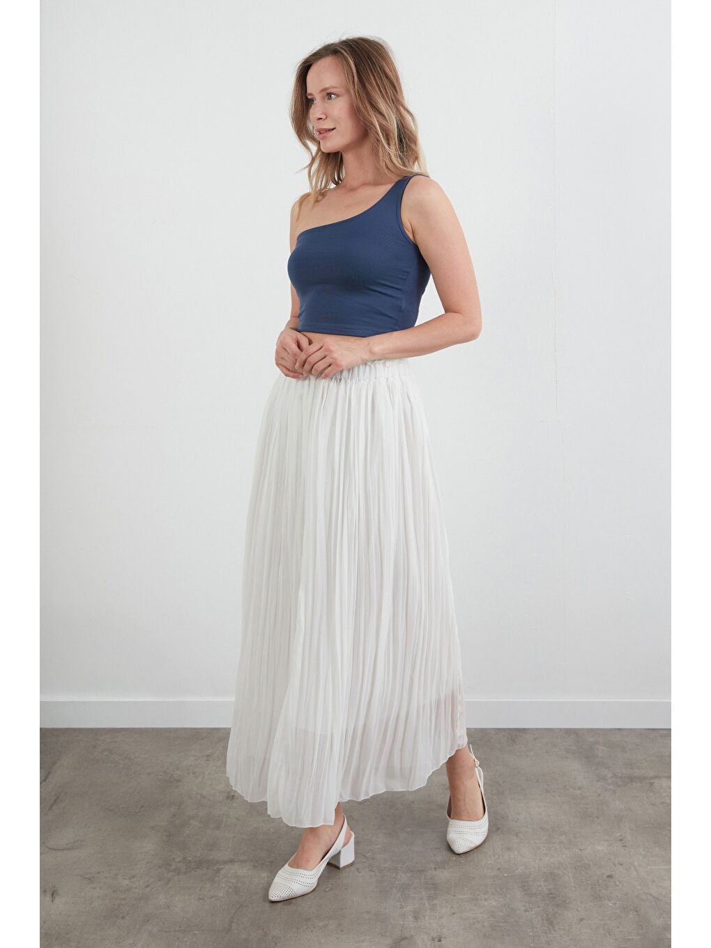 Beyaz Beli Lastikli Piliseli Şifon Etek-1