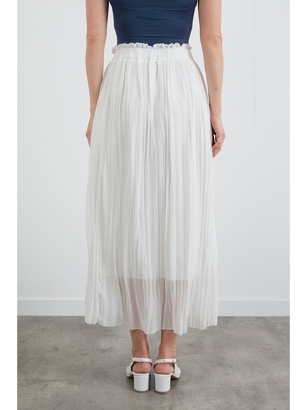 Beyaz Beli Lastikli Piliseli Şifon Etek-3