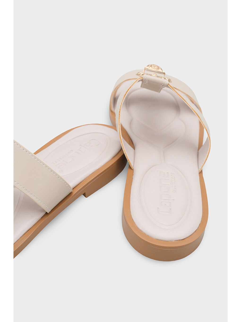 Bej Brynn Metal Tokalı Düz Topuklu Kadın Terlik-3