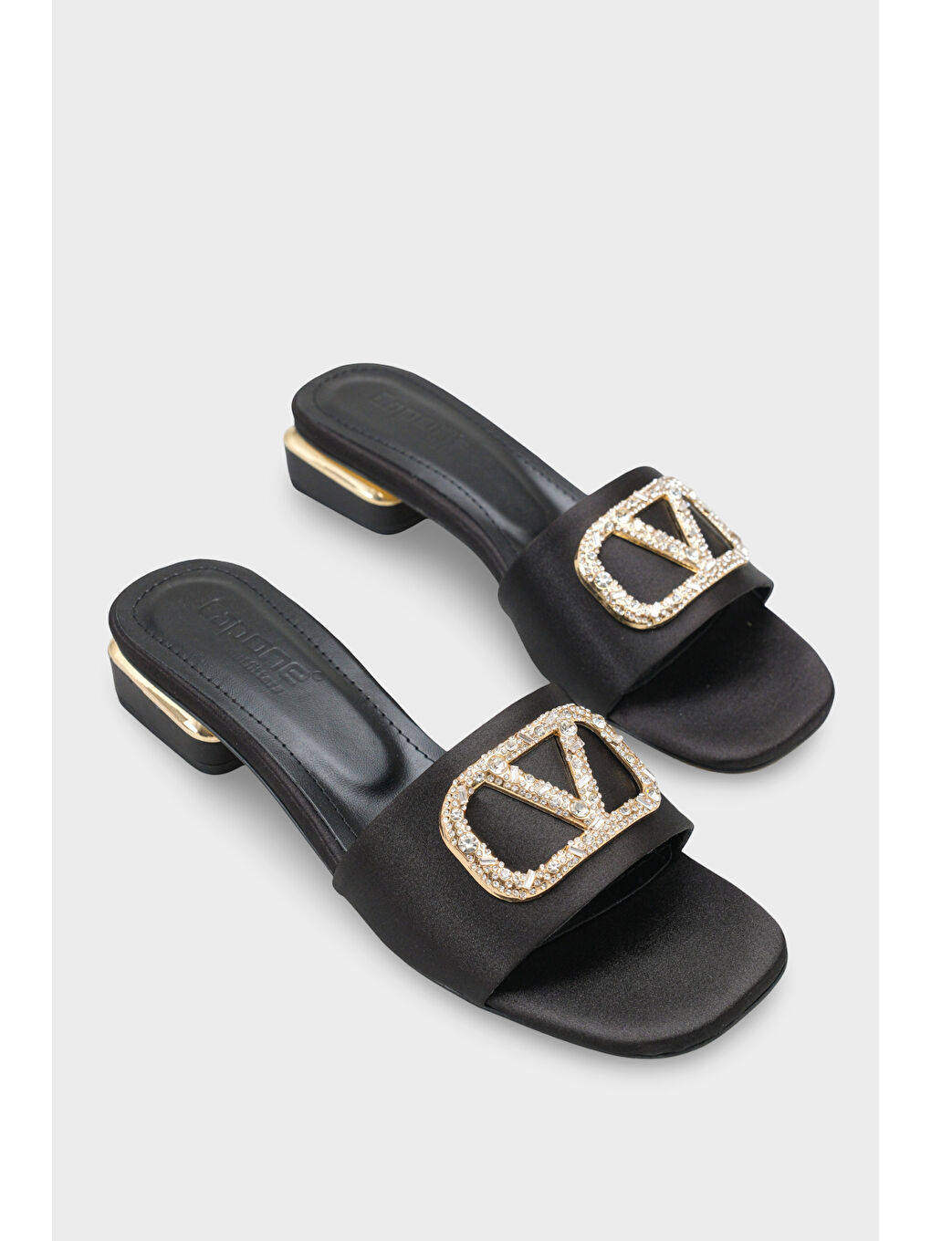 Siyah Yuvarlak Küt Burunlu Taşlı Tokalı Saten Kısa Topuklu Kadın Terlik-1