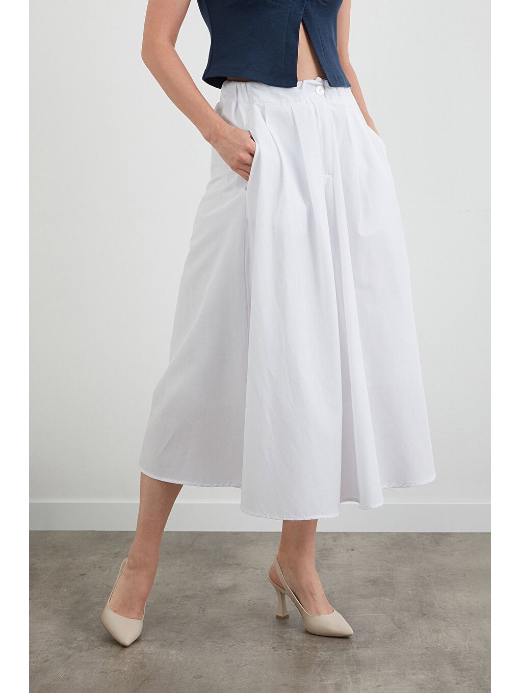 Beyaz Beli Lastikli Düğmeli Fermuarlı Terikoton Etek-2