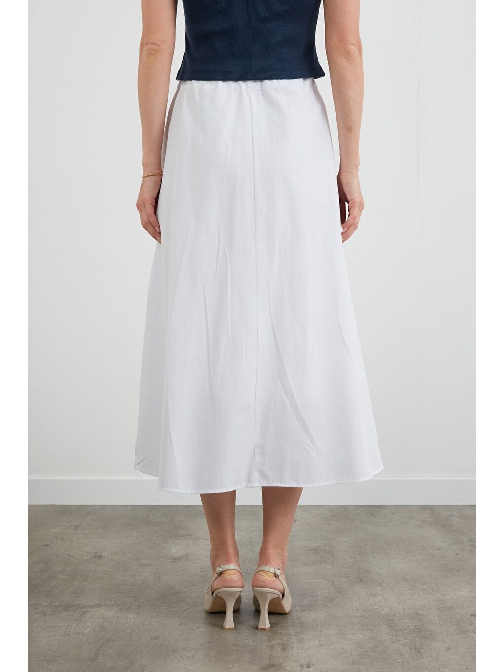 Beyaz Beli Lastikli Düğmeli Fermuarlı Terikoton Etek-3