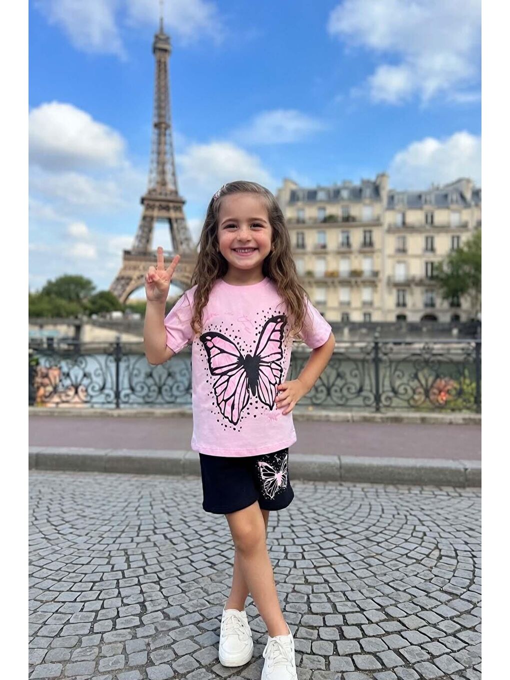 Kız Çocuk Puantiye Baskılı ve Kelebek Baskılı Pembe T-Shirt Şortlu Takım