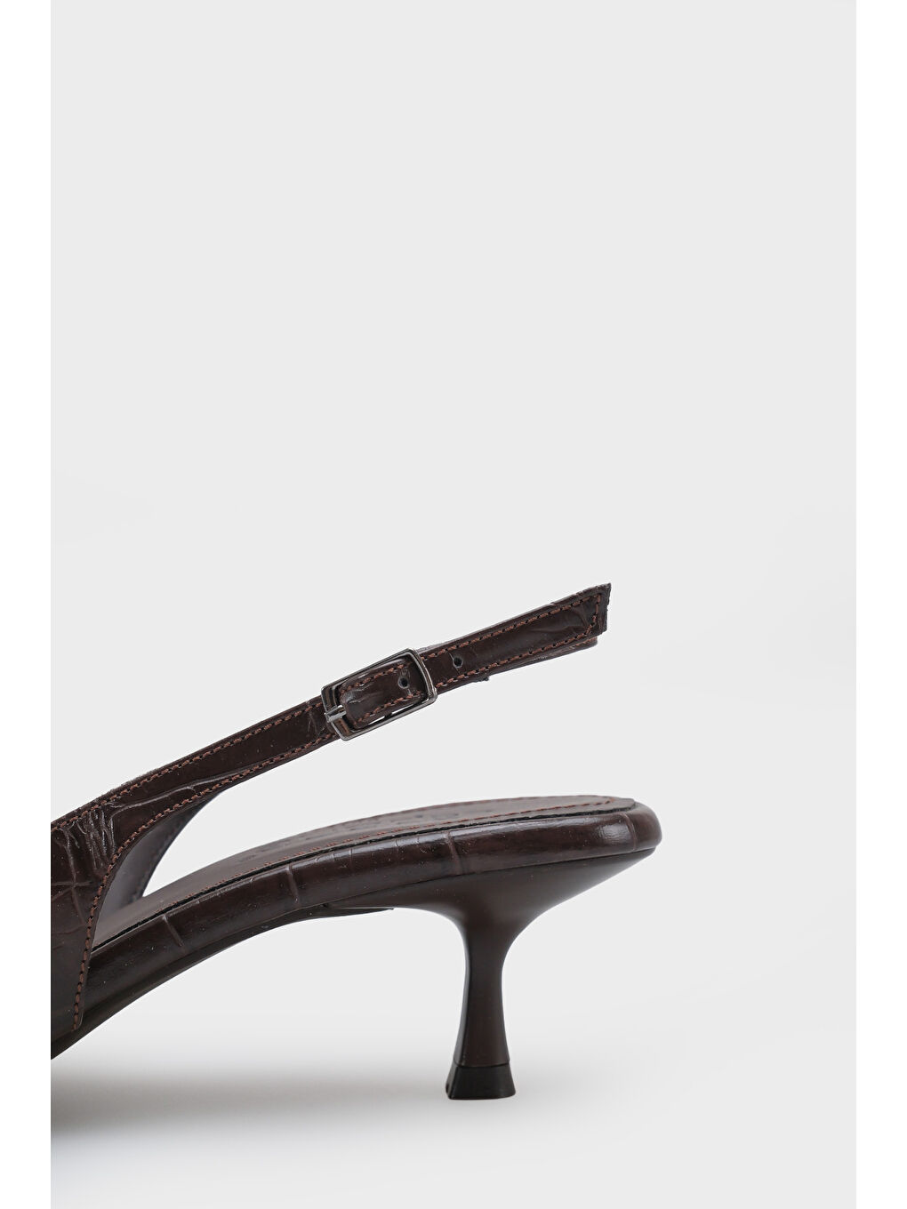 Kahverengi Yoki Sivri Burunlu Arkası Bantlı Orta Topuklu Kadın Ayakkabı-5