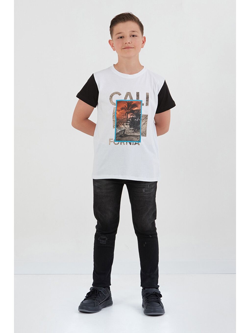 Beyaz %100 Pamuk Palmiye Baskılı Erkek Çocuk Tişört-1