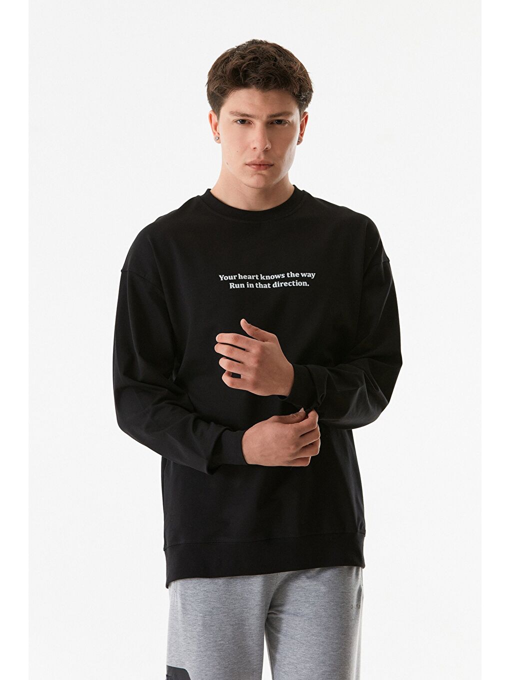 Fullamoda Siyah Yazı Kabartmalı Bisiklet Yaka Sweatshirt