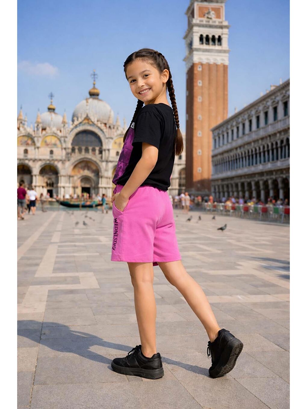 Kız Çocuk Üzeri Yazı ve Wednesday Karakter Baskılı T-Shirt Mor Şortlu Takım-2