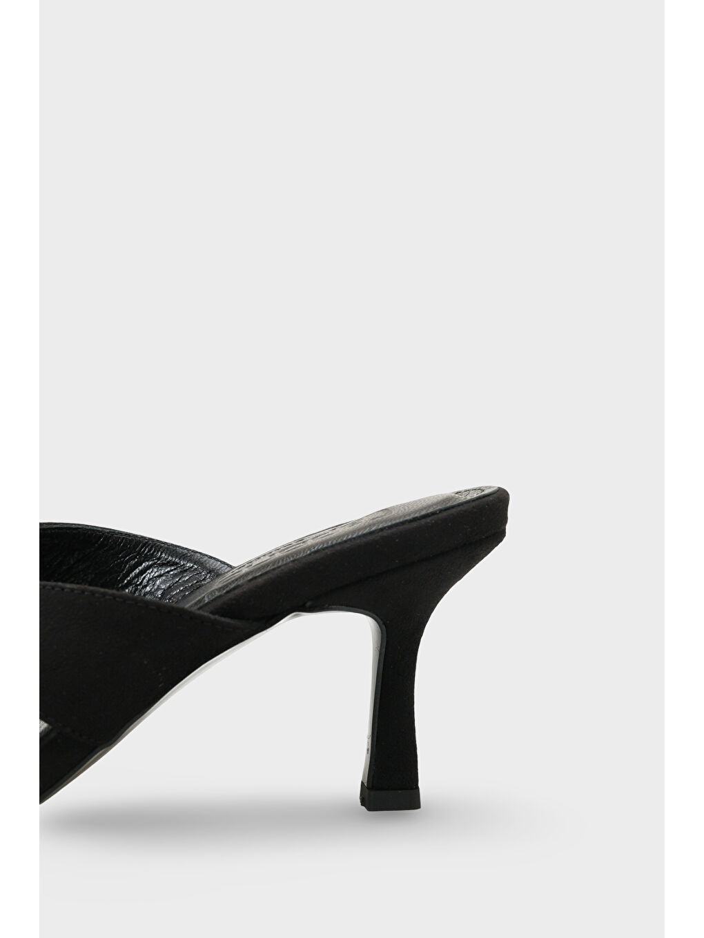 Siyah Sissy Hakiki Deri Astarlı Küt Burunlu Çapraz Bantlı Orta Topuklu Kadın Terlik-3