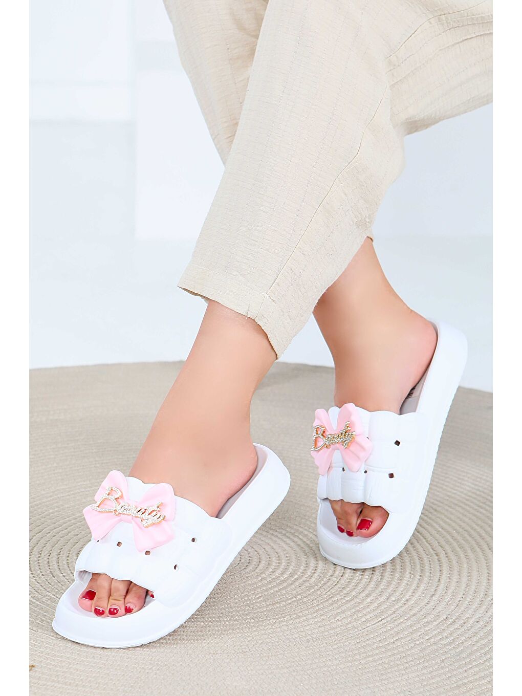 Kadın Beyaz Tokalı Terlik - 27564-2