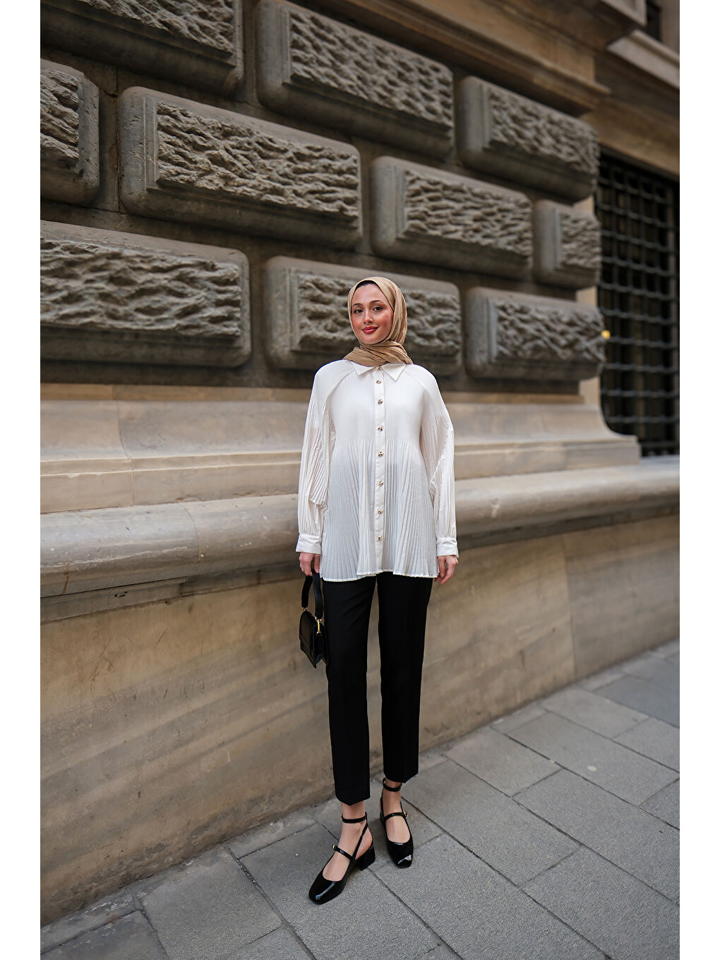 Kadın Gold Düğme Ve Piliseli Gömlek Beyaz