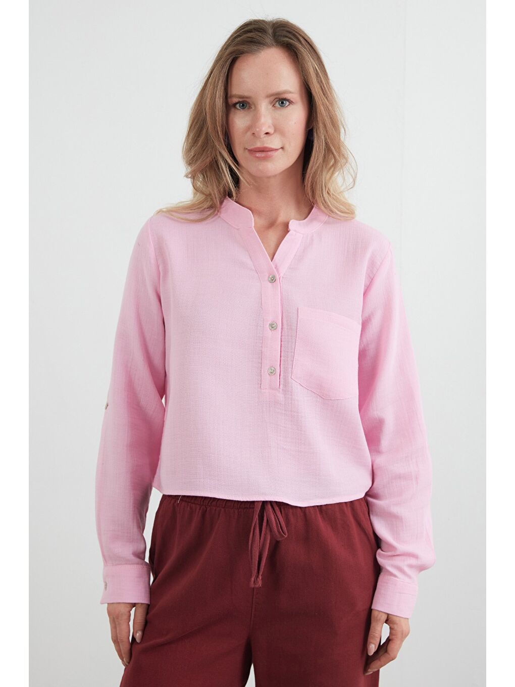 Pembe Müslin Kumaş Tek Cepli Yakası Düğmeli Gömlek
