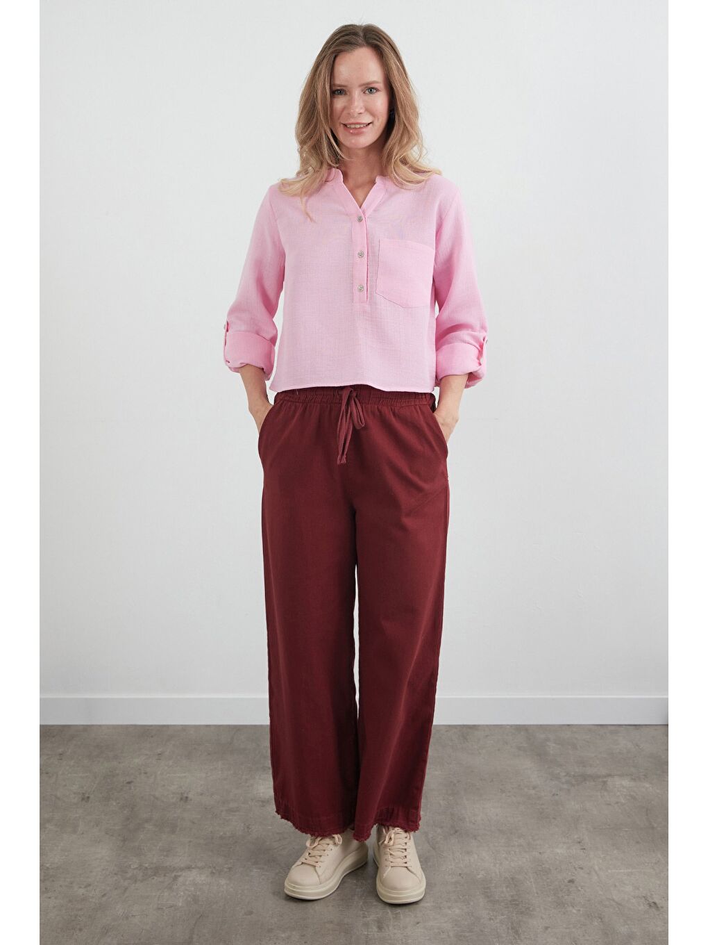 Pembe Müslin Kumaş Tek Cepli Yakası Düğmeli Gömlek-1