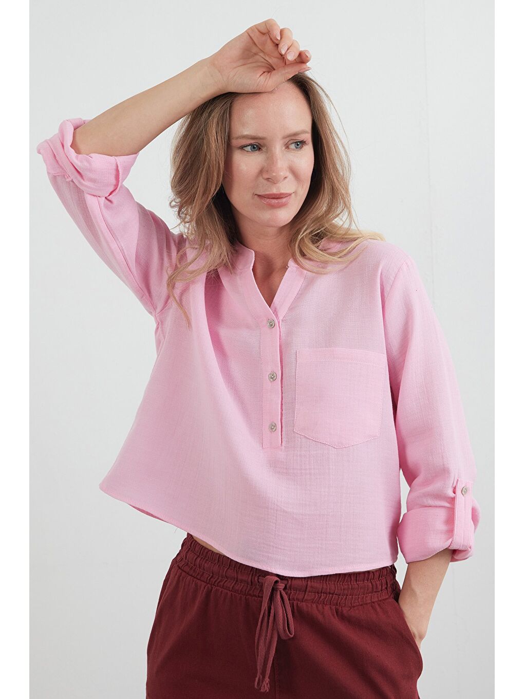 Pembe Müslin Kumaş Tek Cepli Yakası Düğmeli Gömlek-2