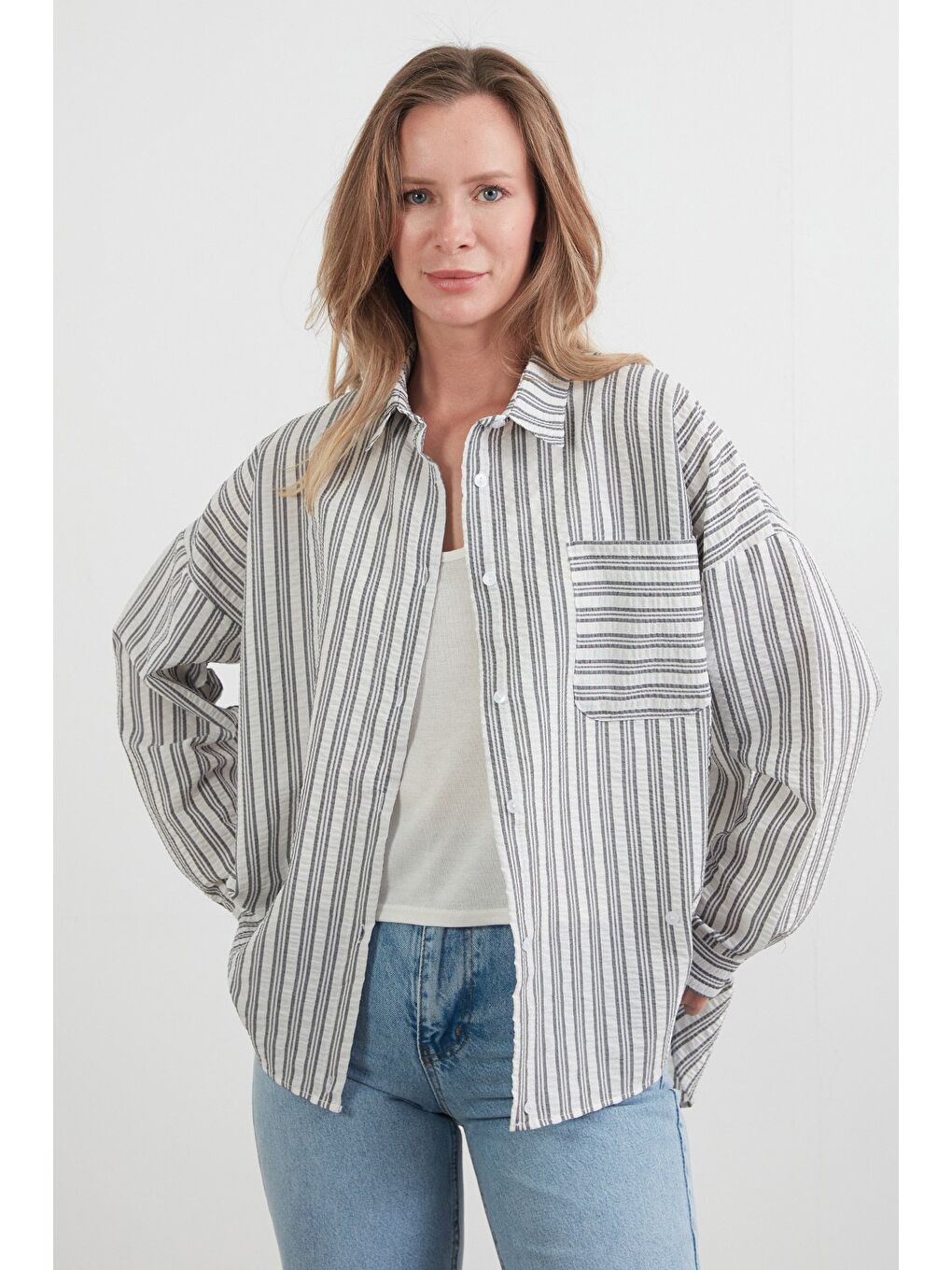 Siyah Çizgili Body Detaylı Oversize Gömlek