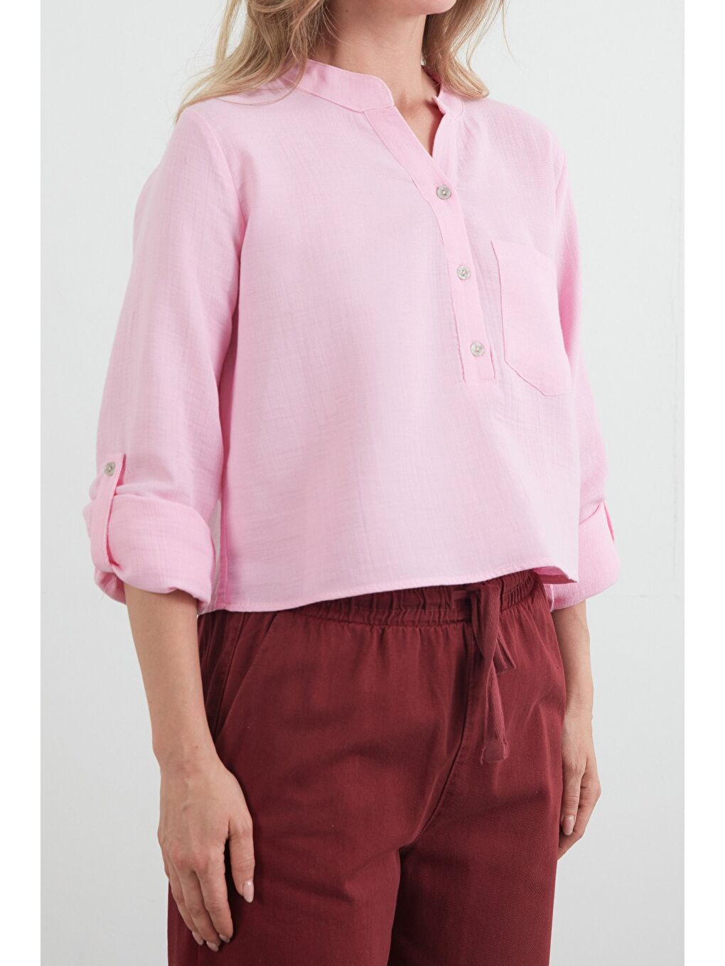 Pembe Müslin Kumaş Tek Cepli Yakası Düğmeli Gömlek-4