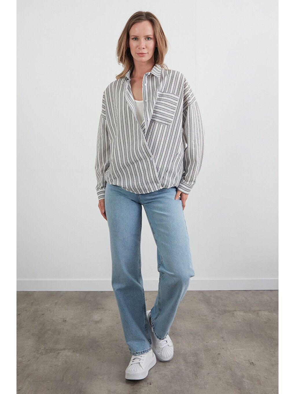 Siyah Çizgili Body Detaylı Oversize Gömlek-2