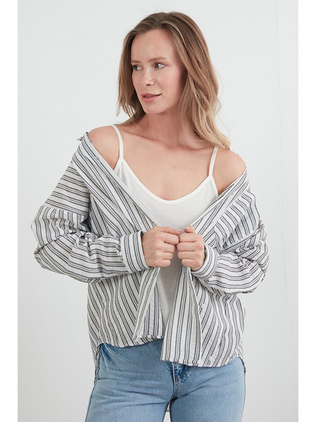 Siyah Çizgili Body Detaylı Oversize Gömlek-3