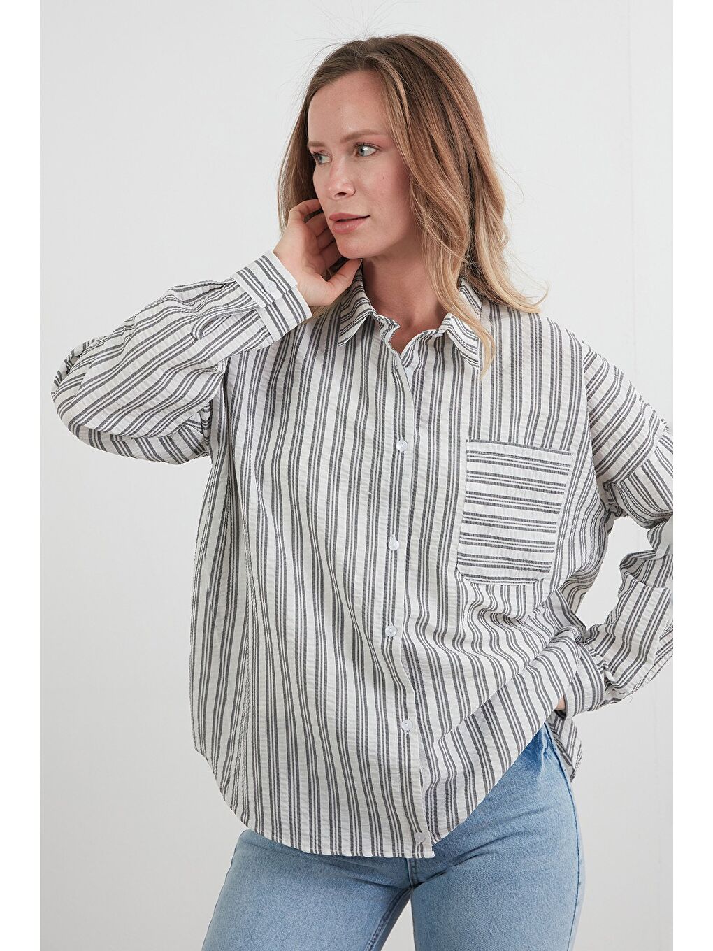 Siyah Çizgili Body Detaylı Oversize Gömlek-4