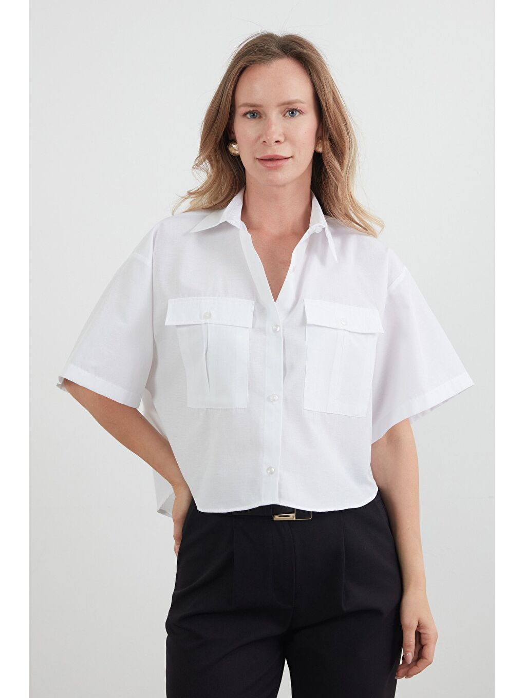 Beyaz Basic Çift Cepli Arkası Uzun Crop Gömlek