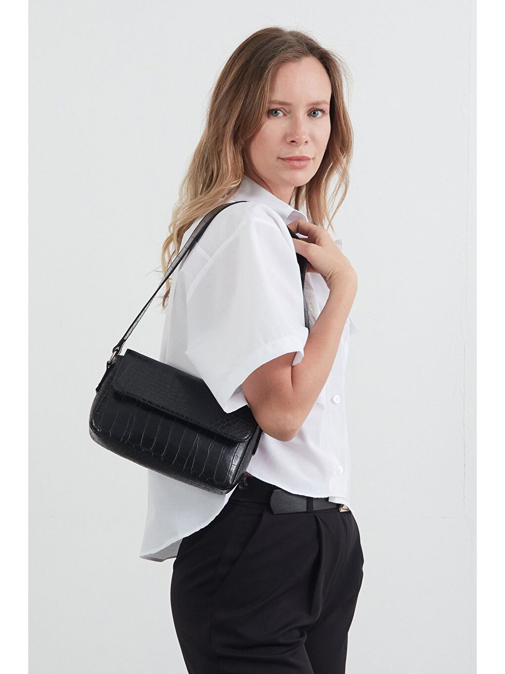 Beyaz Basic Çift Cepli Arkası Uzun Crop Gömlek-2