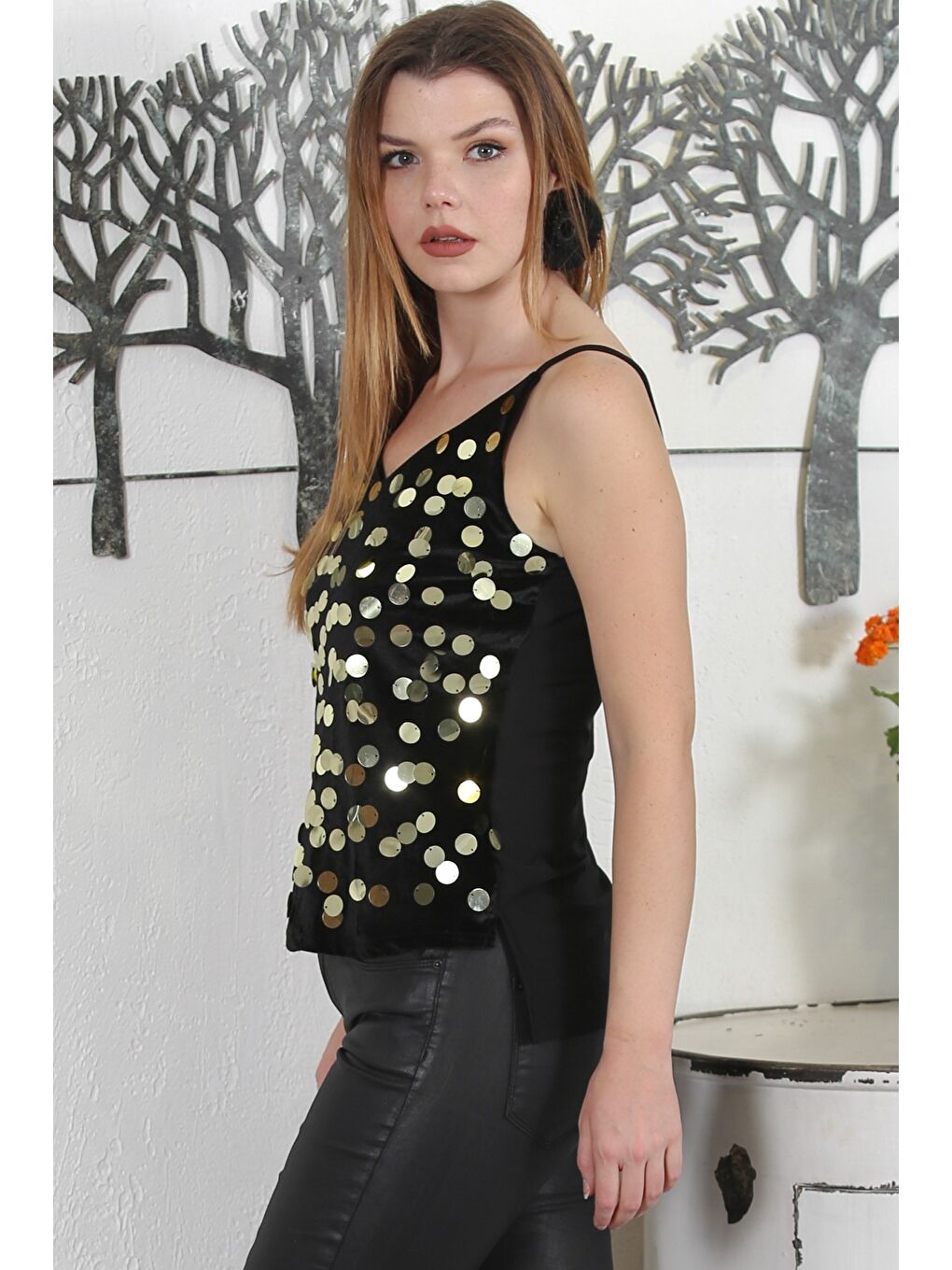 Siyah-Altın V Yaka Askılı Pul Payetli Örme Casual Kadife Bluz-3