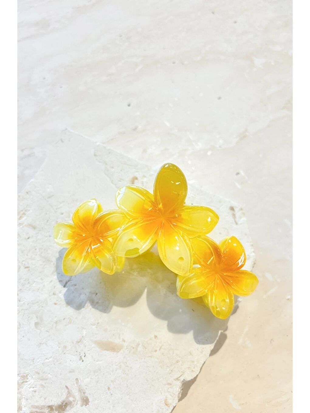 Sarı Üçlü Çiçekli Mandal Saç Tokası-2