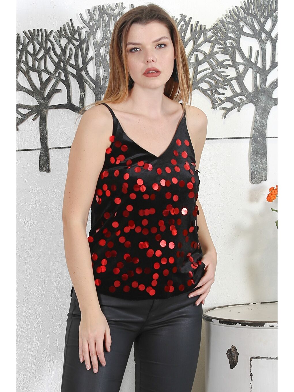 Chiccy Siyah-Kırmızı V Yaka Askılı Pul Payetli Örme Casual Kadife Bluz - 1