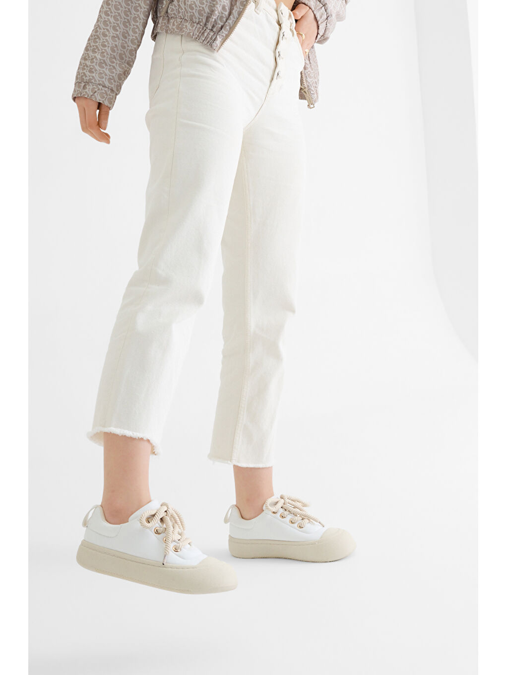 Kadın Beyaz Rahat Kalıp Kauçuk Taban Bağcıklı Sneaker-2