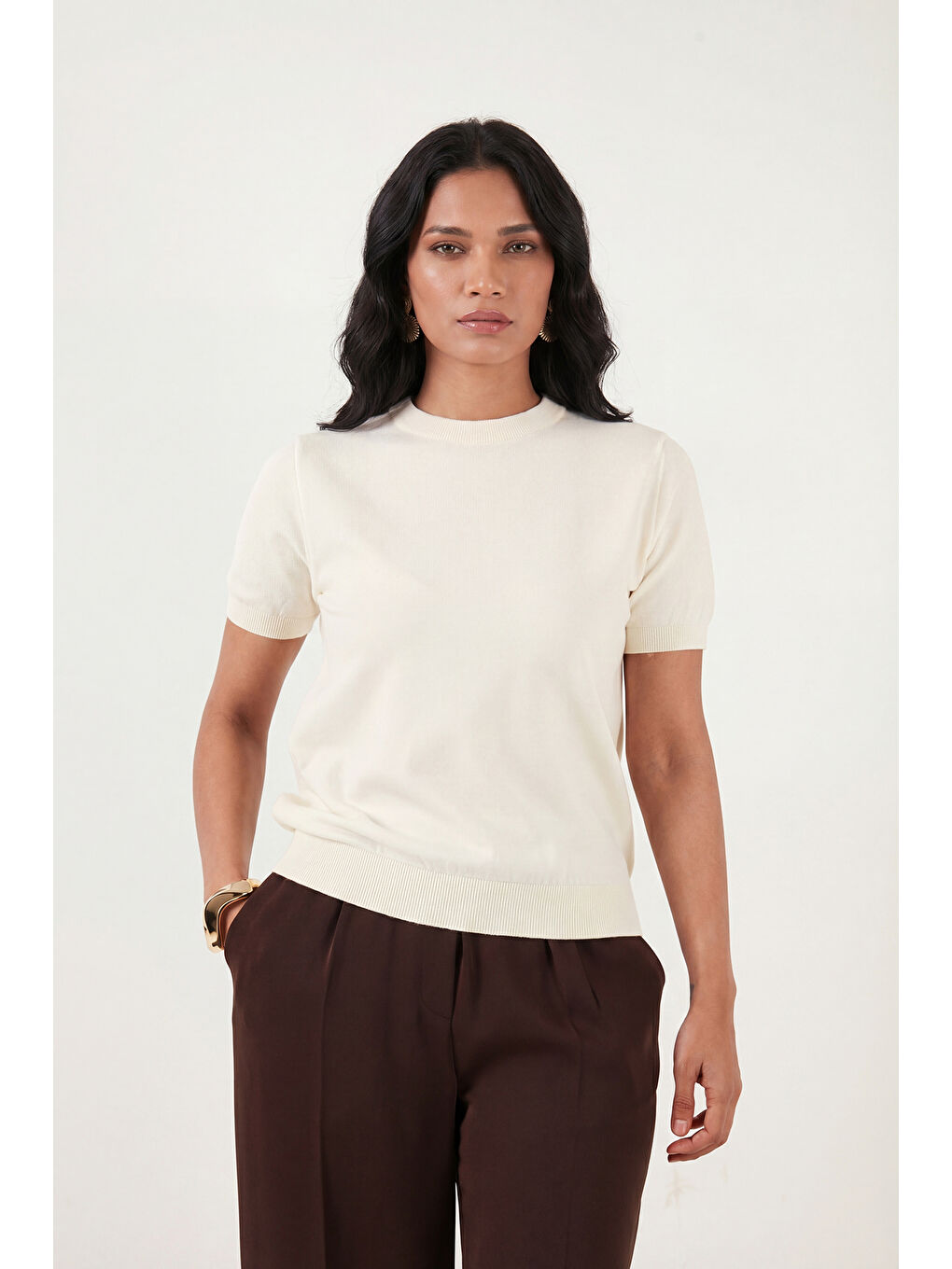 Ekru Yumuşak Dokulu Bisiklet Yaka Kısa Kollu Kadın Triko Bluz 4617054-3