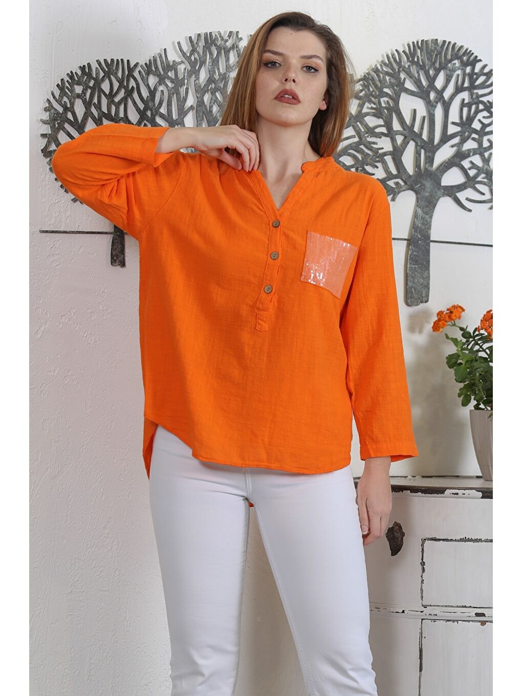İtalyan Turuncu Hakim Yaka Uzun Kol Yaka Kapaması Düğmeli Pullu Cepli Yıkamalı Dokuma Casual Bluz-3