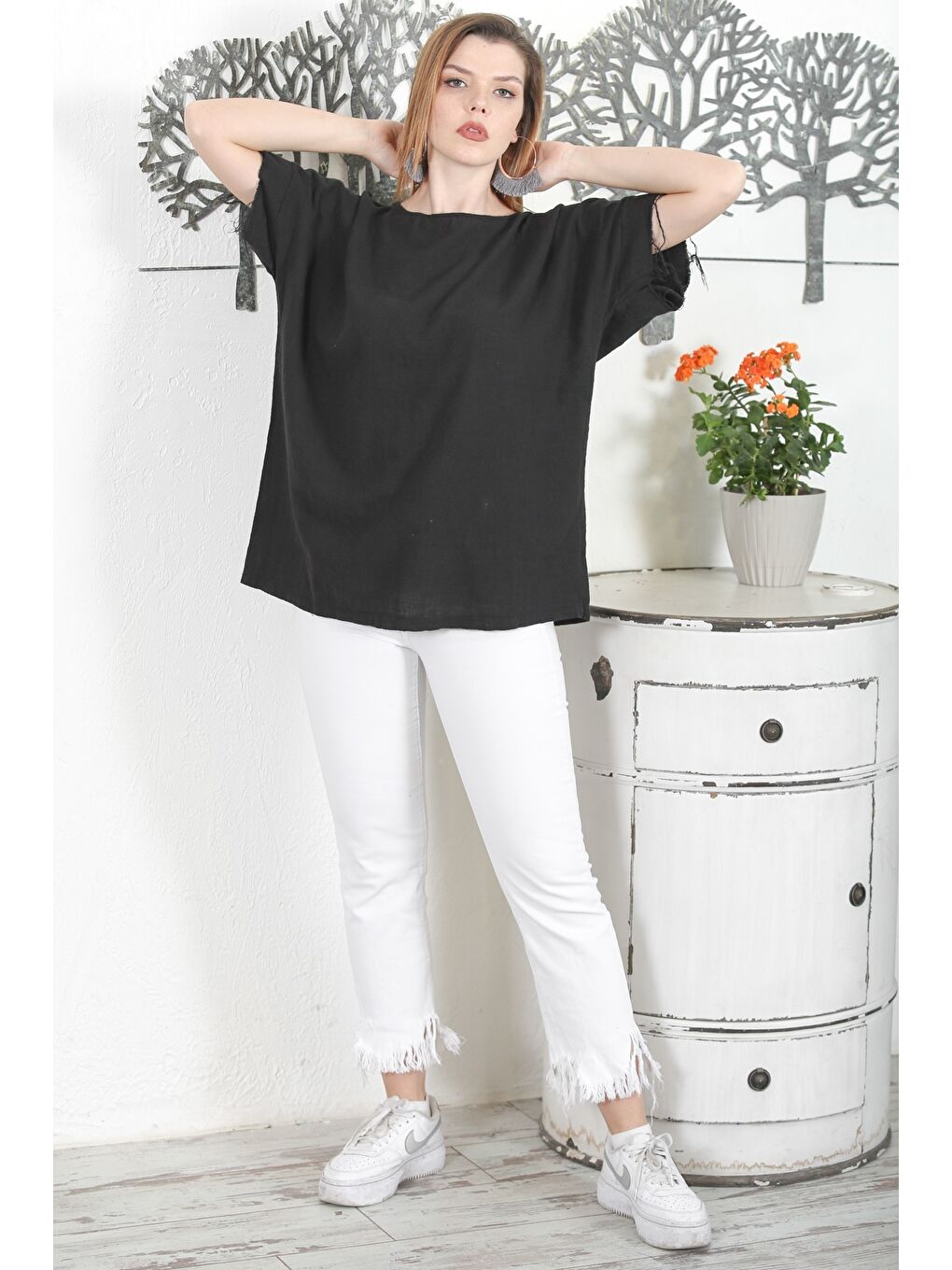 İtalyan Siyah Havuz Yaka Düşük Kol Yıkamalı Örme Casual Bluz-1