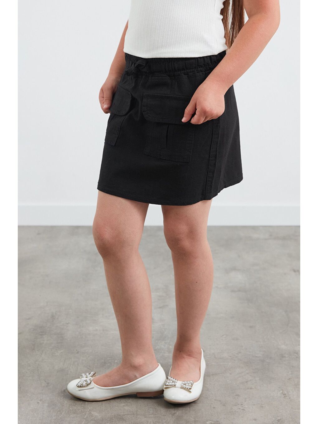 Siyah Beli Bağlamalı Çift Cepli Kız Çocuk Etek-1