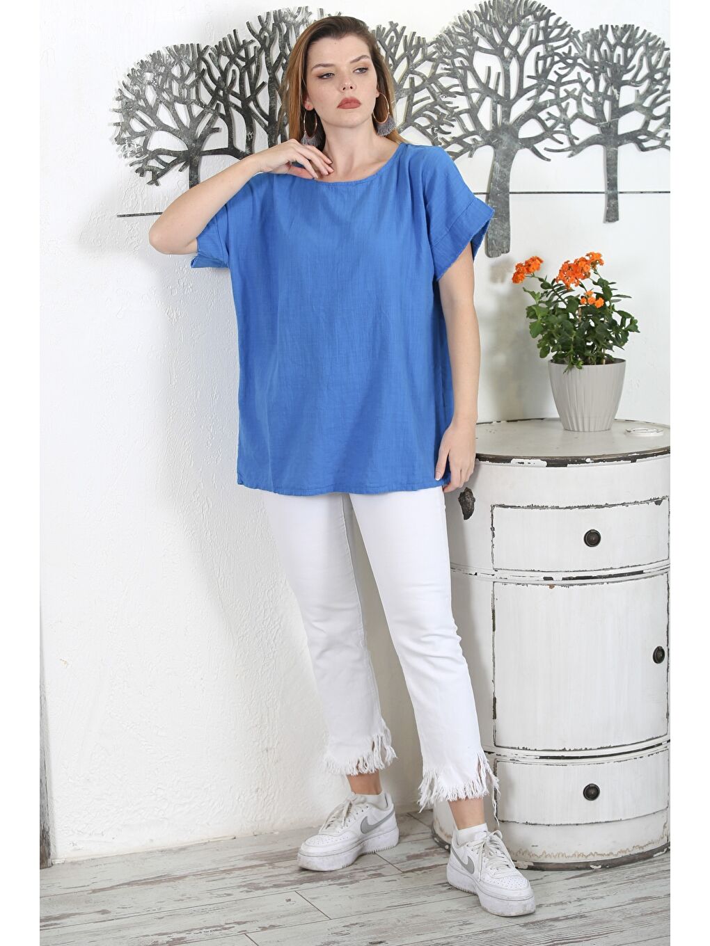 İtalyan Mavi Havuz Yaka Düşük Kol Yıkamalı Dokuma Casual Bluz-3