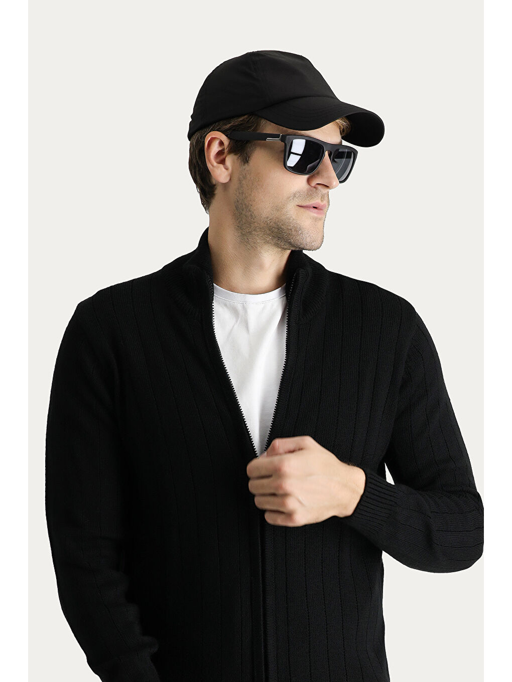 Siyah Fermuarlı Triko Hırka-1