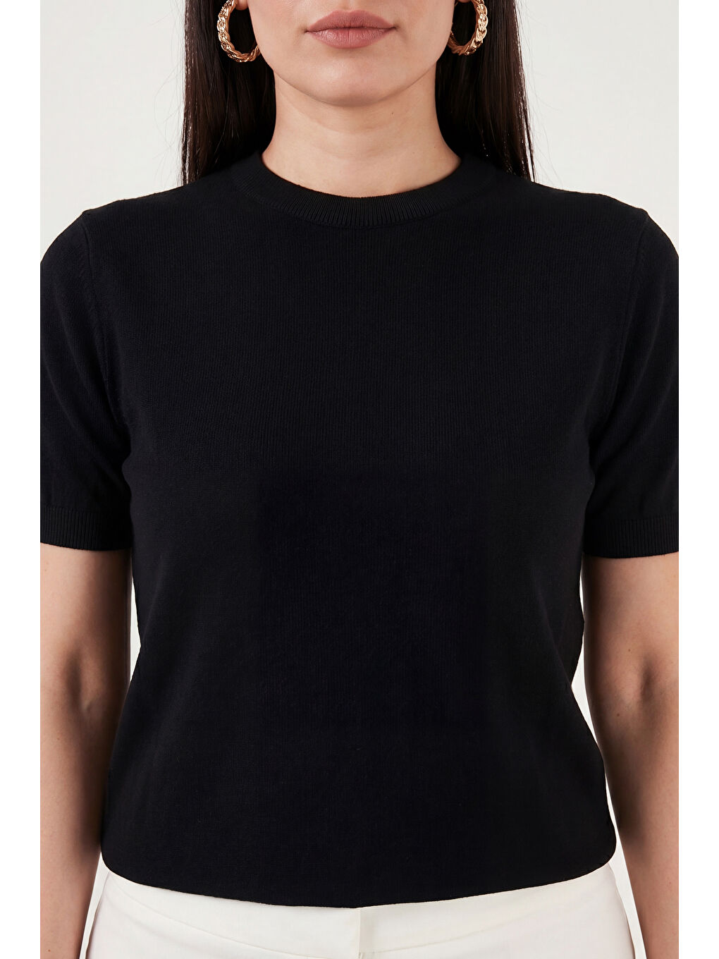 Siyah Yumuşak Dokulu Bisiklet Yaka Kısa Kollu Kadın Triko Bluz 4617054-4