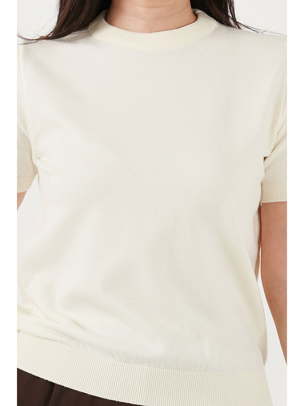 Ekru Yumuşak Dokulu Bisiklet Yaka Kısa Kollu Kadın Triko Bluz 4617054-5