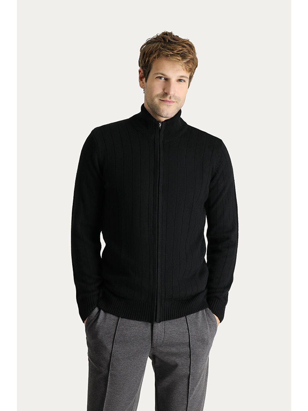 Siyah Fermuarlı Triko Hırka-2