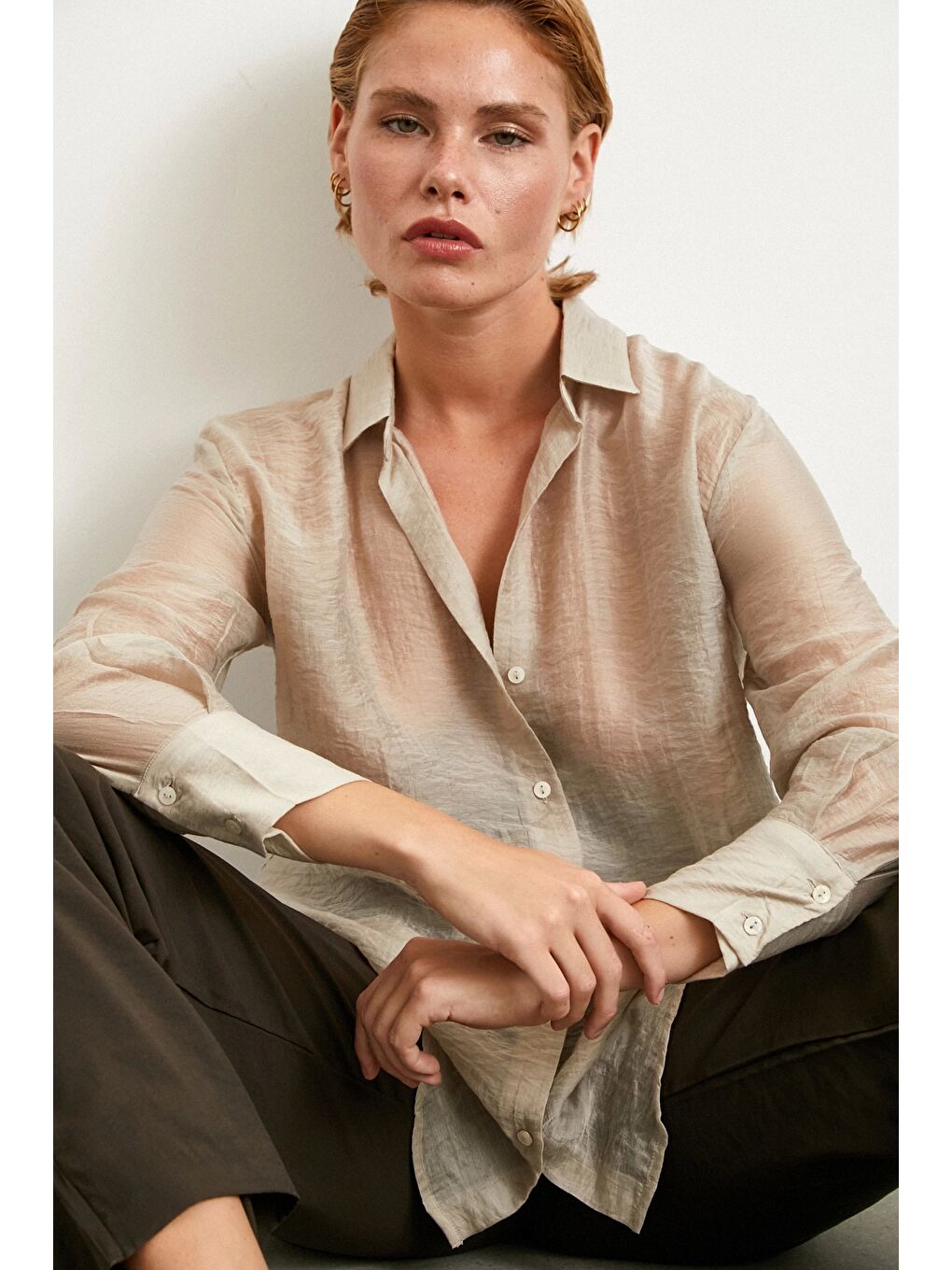 Modal Basic V Yaka Gömlek Bej