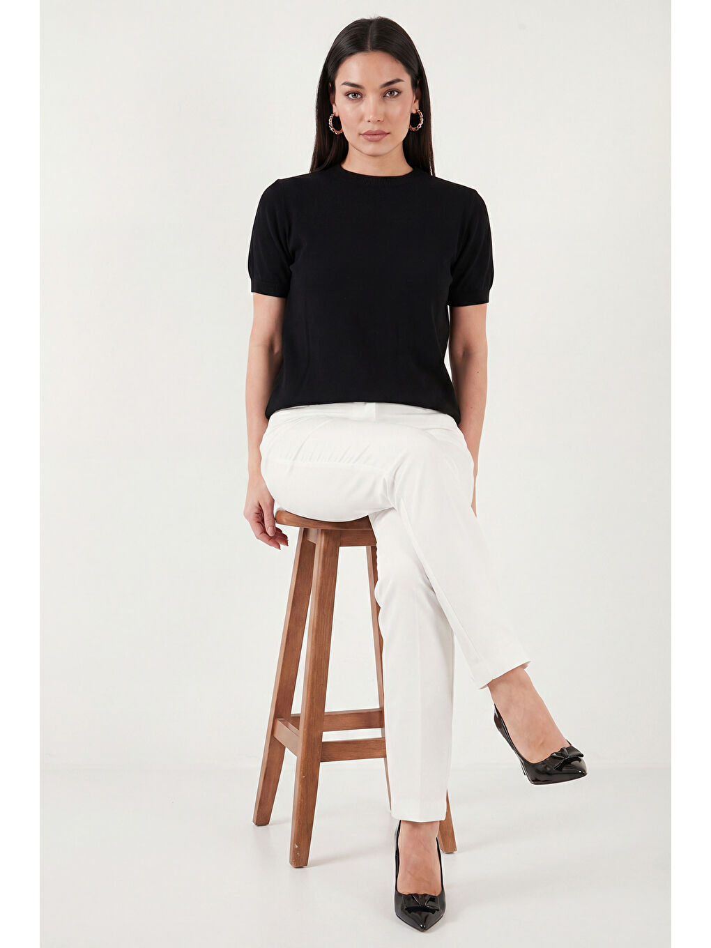 Siyah Yumuşak Dokulu Bisiklet Yaka Kısa Kollu Kadın Triko Bluz 4617054-5