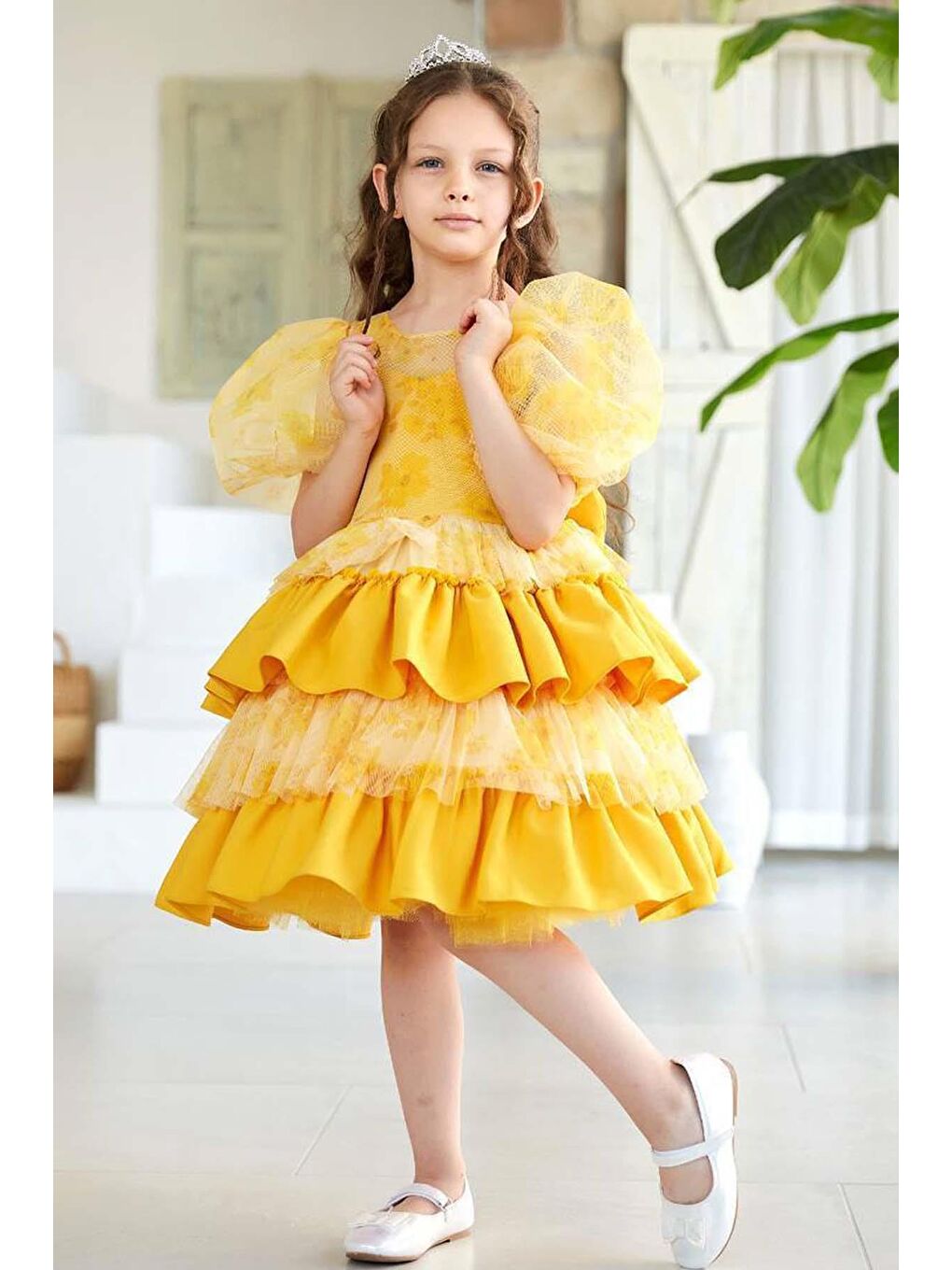 Kız Çocuk Çiçek Detaylı Katkat Fırfırlı Sarı Abiye-2