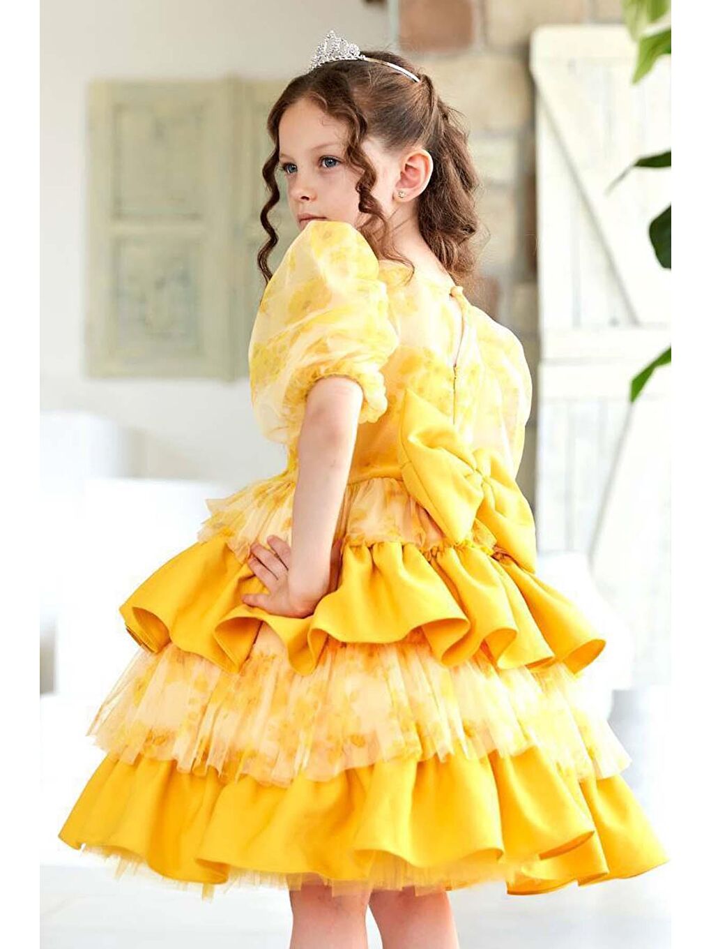 Kız Çocuk Çiçek Detaylı Katkat Fırfırlı Sarı Abiye-3