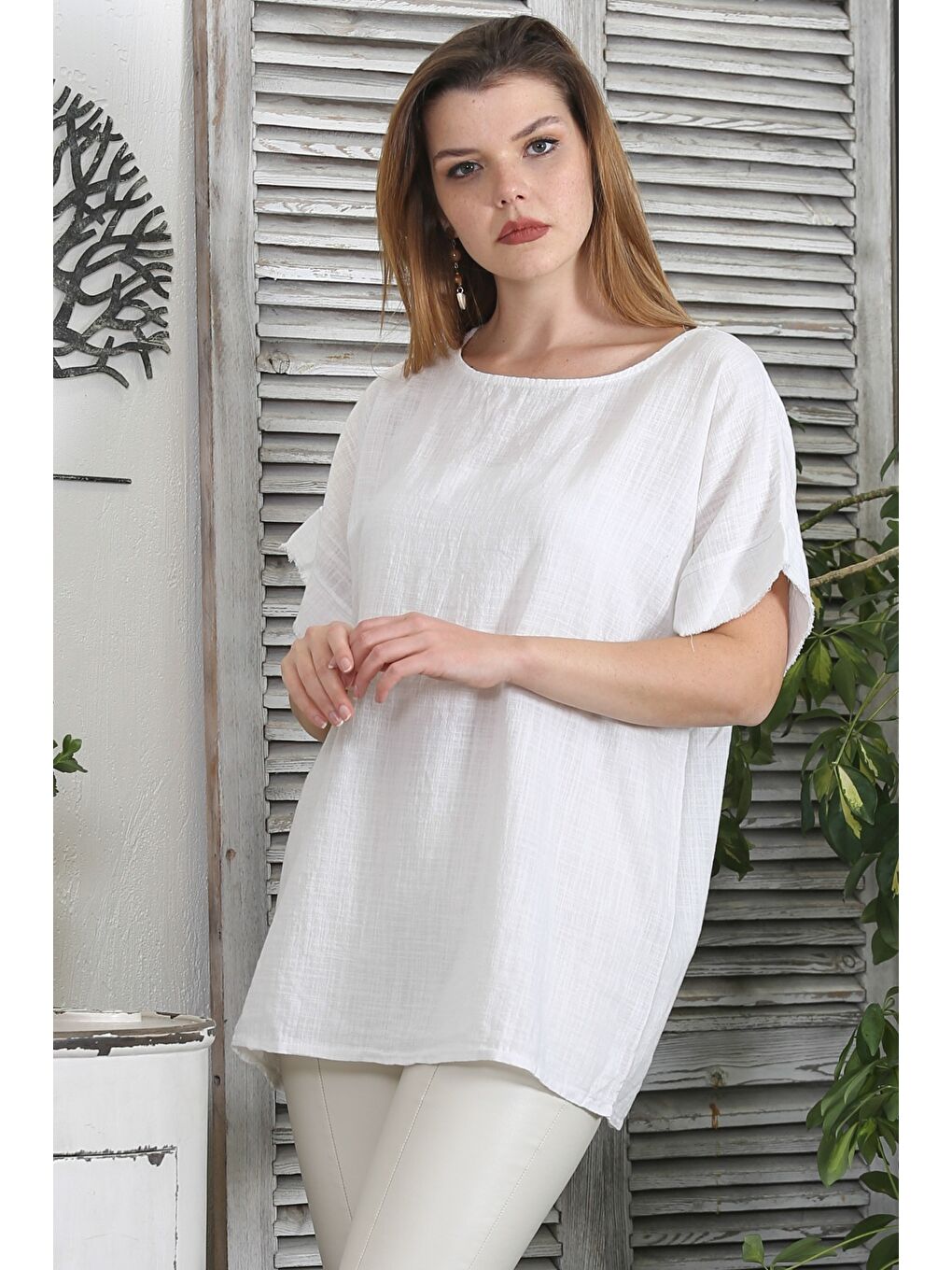 İtalyan Beyaz Havuz Yaka Düşük Kol Yıkamalı Dokuma Casual Bluz-2